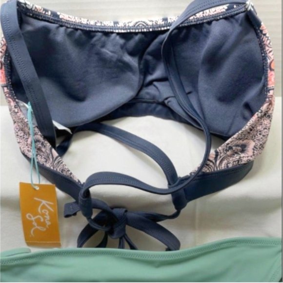 A set of a two different colors of bikinis - Picture 6 of 6